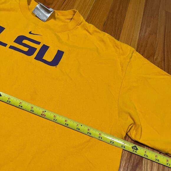 Vintage LSU Tigers T Shirt Large Mens Yellow Nike Team Center Swoosh Graphic Y2K - Picture 5 of 10